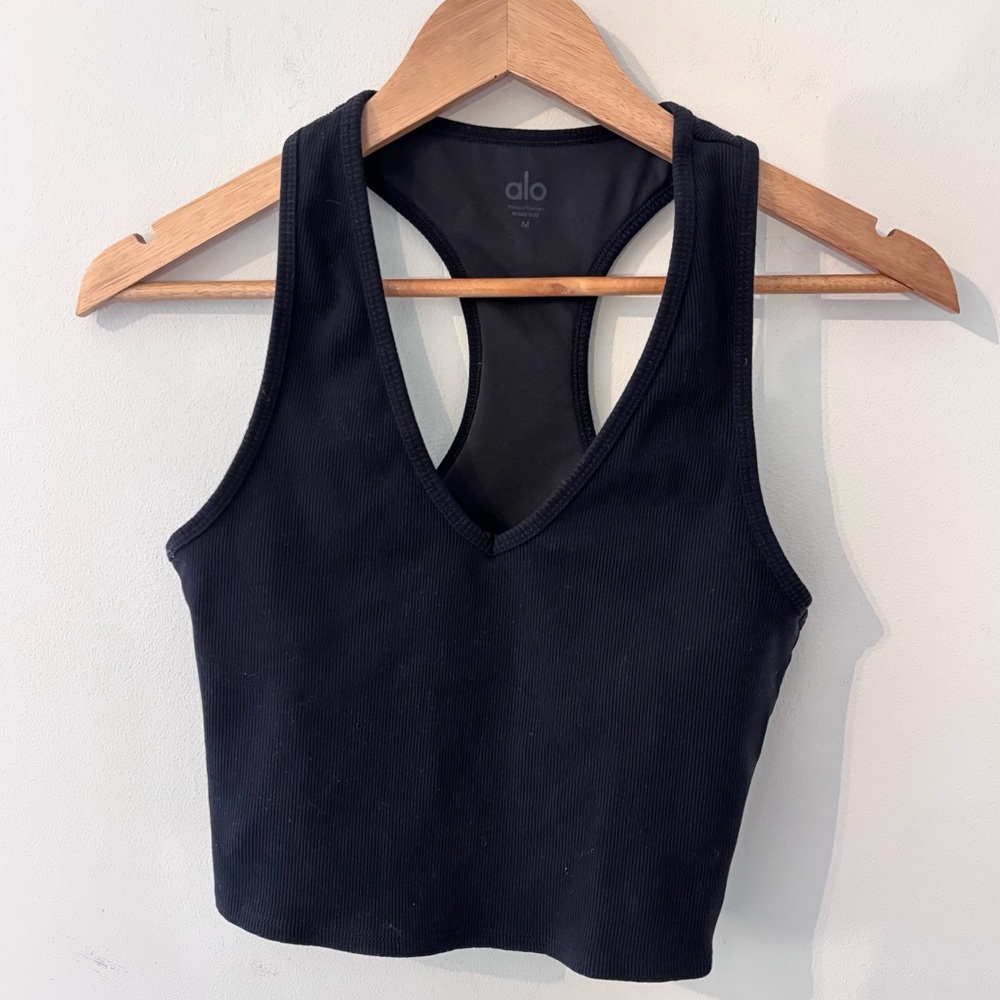 ALO Yoga Goddess ribbed cropped racerback tank shelf bra black sport medium top